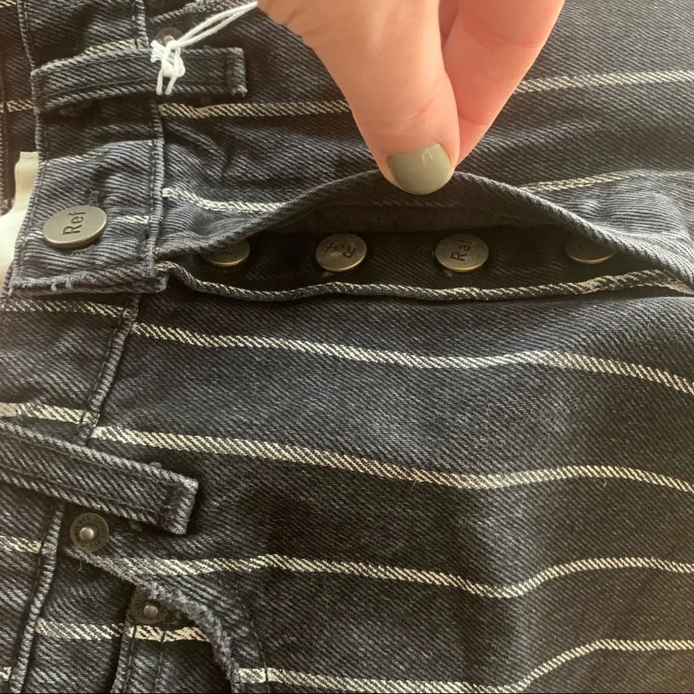 NWT Reformation Perry Jean Short High Waist Black and White Striped Size 24 - Picture 8 of 11